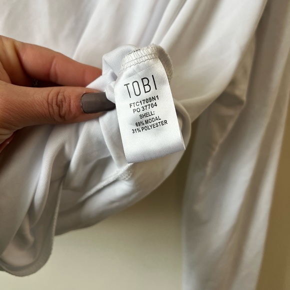 Tobi Plunging Crop Top - Picture 4 of 8